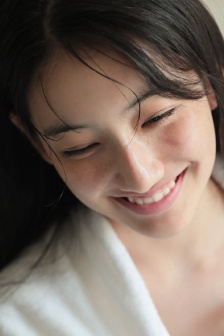 女子全麻后被好友轮流叫醒